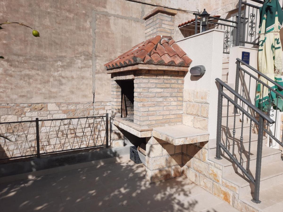 Apartments Villa Beba Komiza Exterior photo